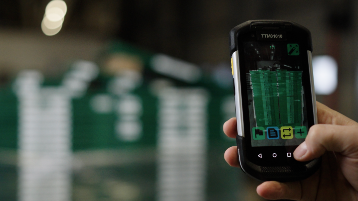 Edge.Count showcased in a banner visual for AI-based counting of reusable containers and EPS crates.